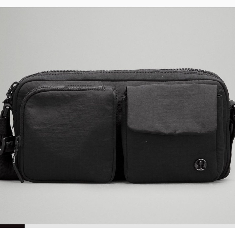 lululemon multi-pocket crossbody bag 2.5L black silver